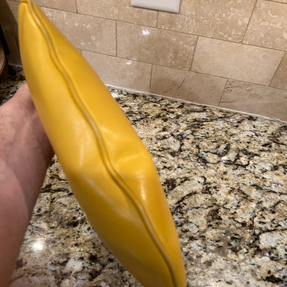 MCM yellow shoulder bag. - Picture 6 of 13